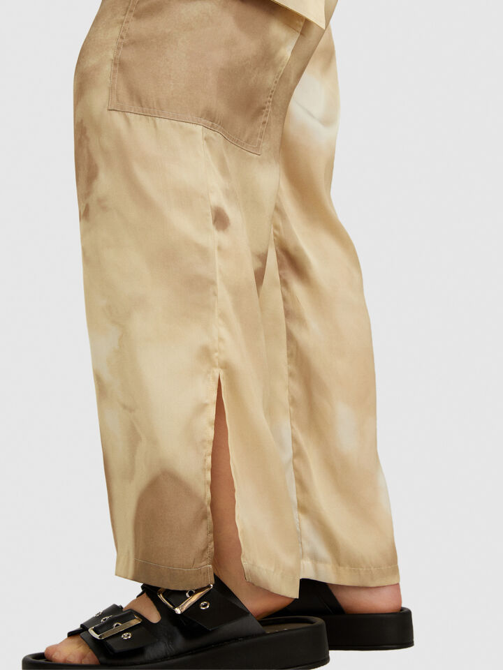 Printed satin cargos - women's regular fit trousers - Multi-color | Sisley image number 6